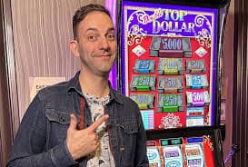 Visual Slot Fortune Tree 8180 bernuansa neon